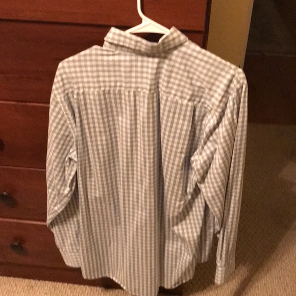 Long sleeve button down. Medium classic fit - Picture 2 of 4